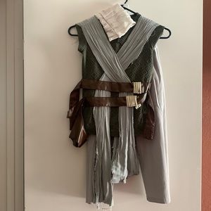 Disney’s Star Wars Rey Costume 5/6